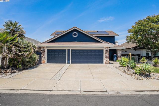 4325 Monterey ct, Discovery Bay CA: https://media.crmls.org/mediaz/b0efff29-7fba-46b8-858c-e874d2fb3b84.jpg