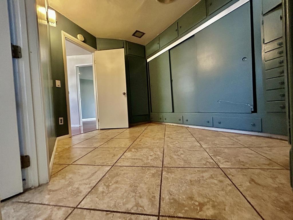 https://media.crmls.org/mediaz/b0f093de-b7d9-451d-8934-860c23735619.jpg?preset=X-Large
