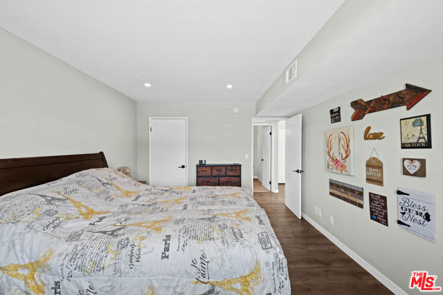 12573 Bradley Avenue, 14 photo 6