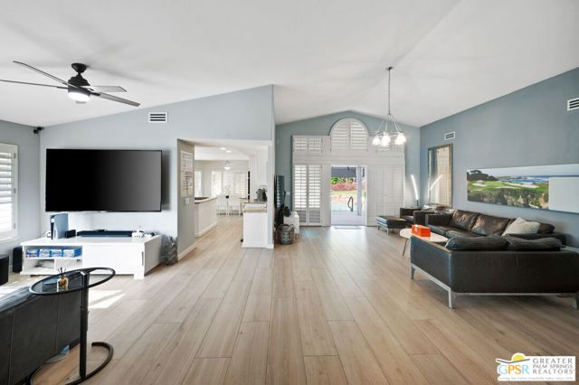 39141 Sweetwater Drive, Palm Desert CA: https://media.crmls.org/mediaz/b0f0d3ca-8d85-4cb5-b928-fdbc62dd0dfe.jpg
