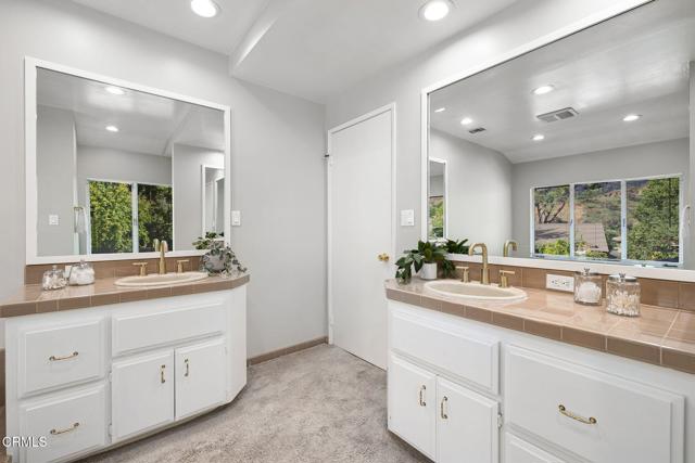 1915 Canyon Close Road, Pasadena CA: https://media.crmls.org/mediaz/b0f17234-5849-4619-86f7-fc3046298f16.jpg