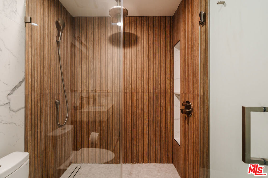 https://media.crmls.org/mediaz/b0f1fb8b-635f-4f20-bca7-d31631d19356.jpg?preset=X-Large