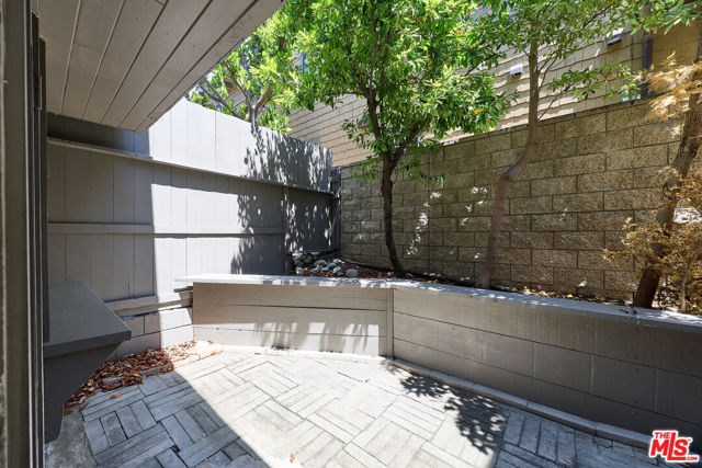 253 Fairview Street, Laguna Beach CA: https://media.crmls.org/mediaz/b0f2112a-623c-4f31-9e1f-aa980ca1df49.jpg