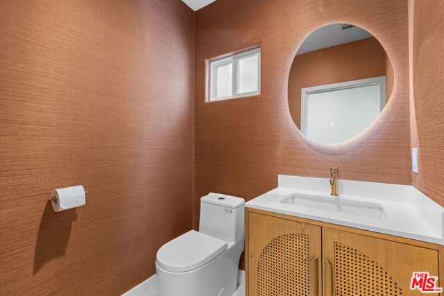 1225 California Avenue, Santa Monica CA: https://media.crmls.org/mediaz/b0f212a9-836e-4923-926c-3f5090a68a13.jpg