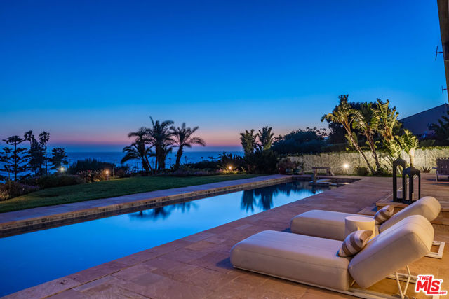 6417 Merritt Drive, Malibu CA: https://media.crmls.org/mediaz/b0f2151c-1a59-4dde-9930-3d2908cb9d0c.jpg