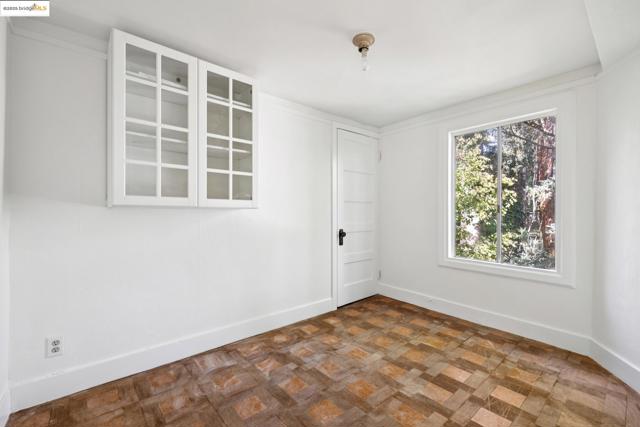 84 Portsmouth Rd, Piedmont CA: https://media.crmls.org/mediaz/b0f23e7a-e9f8-4c2d-93f8-8c45b229c45b.jpg