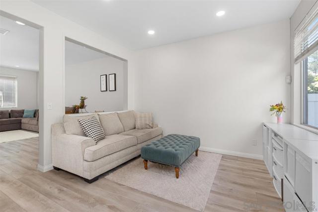 12530 Heatherton Ct, San Diego CA: https://media.crmls.org/mediaz/b0f2418f-c4fd-4e6e-931c-5d8a28597b89.jpg