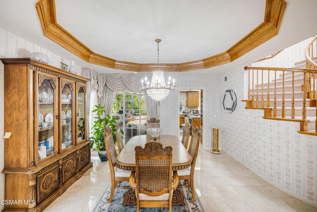 https://media.crmls.org/mediaz/b0f273c3-d029-41c4-a304-95b18cc78d34.jpg?preset=X-Large