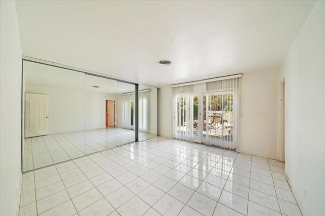 291 W Lilliana Drive, Palm Springs CA: https://media.crmls.org/mediaz/b0f2a36c-864e-4784-b232-541d9ade36c5.jpg