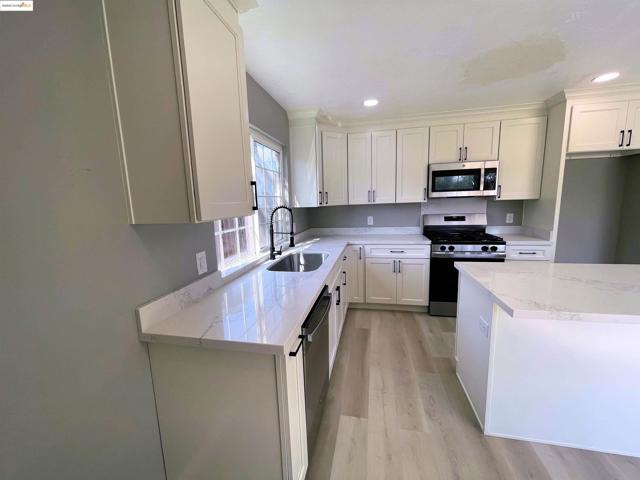 2723 E Tregallas Rd, Antioch CA: https://media.crmls.org/mediaz/b0f2d09a-17ad-40f1-bfda-8c8ec881d7dc.jpg
