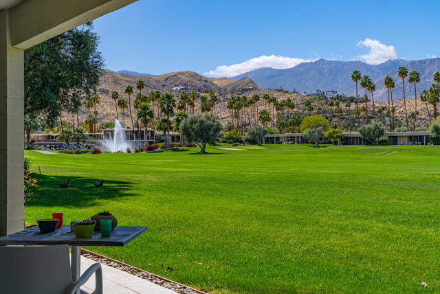 26 Lakeview Circle, Palm Springs CA: https://media.crmls.org/mediaz/b0f3143a-f4d1-4636-9de8-f7263ca61d50.jpg