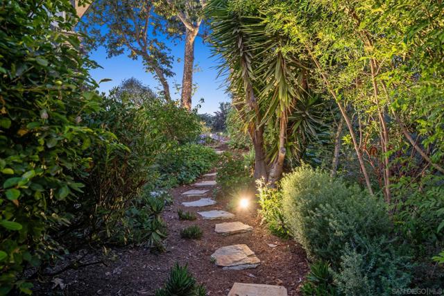 5465 Avenida Maravillas, Rancho Santa Fe CA: https://media.crmls.org/mediaz/b0f340b1-1587-454f-a3dc-eed3d99df985.jpg