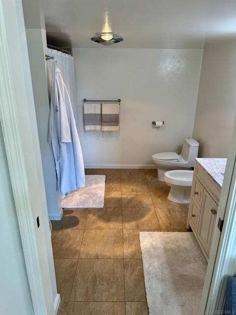 2420 Torrey Pines Rd, La Jolla CA: https://media.crmls.org/mediaz/b0f3d061-950c-4e30-b655-9dc0b5bfd376.jpg