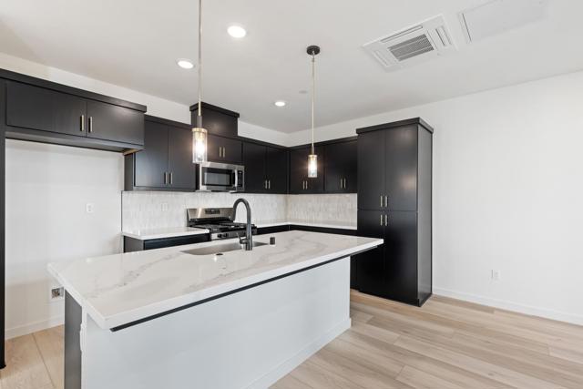 6677 Optimum Loop, San Jose CA: https://media.crmls.org/mediaz/b0f3d729-3357-4b94-b361-1fc7ec001b7f.jpg