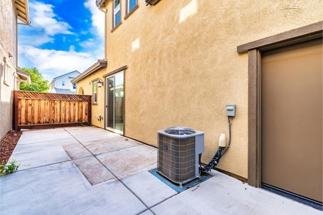 182 E Mcclintock Lane, Mountain House CA: https://media.crmls.org/mediaz/b0f3ec9f-c41a-4e83-a357-377b73fa086b.jpg