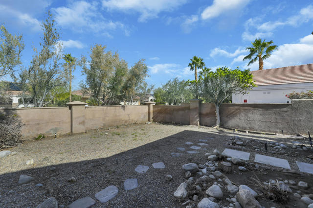 1041 E ViA San Dimas Road, Palm Springs CA: https://media.crmls.org/mediaz/b0f3f565-8c82-4263-bdae-24ab9874eae7.jpg