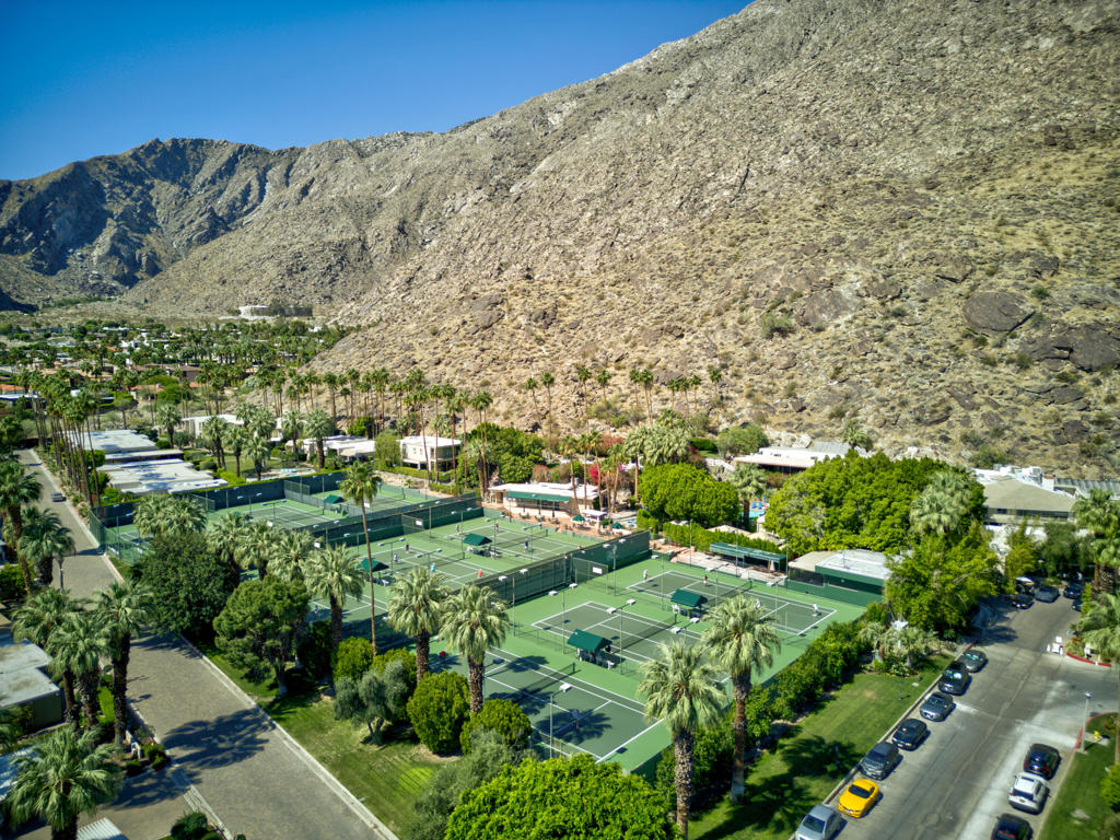 https://media.crmls.org/mediaz/b0f42f34-8629-4dc9-beca-5e37817c06d4.jpg?preset=X-Large