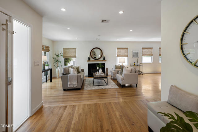4531 El Camino Corto, La Canada Flintridge CA: https://media.crmls.org/mediaz/b0f47e77-da32-4e20-8695-cd72f18e7bd5.jpg