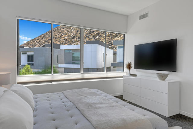 329 Goleta Way, Palm Springs CA: https://media.crmls.org/mediaz/b0f4a4b2-a1a0-47e5-9dd6-c86d638f685c.jpg