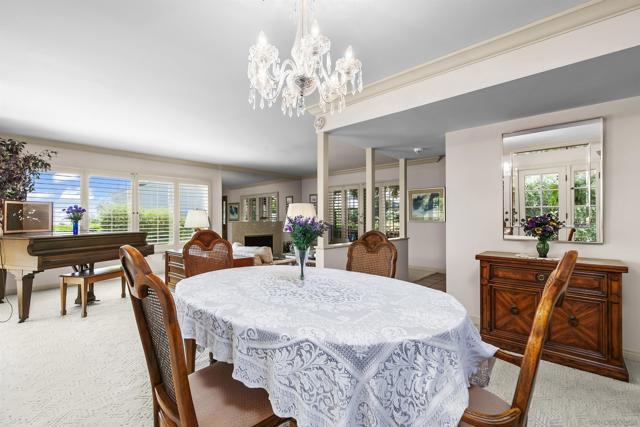 5353 Westknoll Dr, San Diego CA: https://media.crmls.org/mediaz/b0f4d6e4-0dd3-4a81-8703-c1d466ffcaf0.jpg