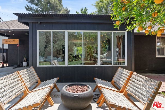 7339 Lasaine Avenue, Van Nuys CA: https://media.crmls.org/mediaz/b0f4e379-8807-429b-aa18-035750a99cc2.jpg