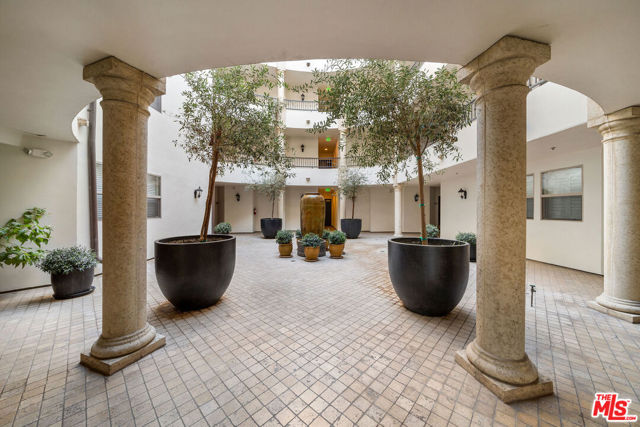 122 N Clark Drive, West Hollywood CA: https://media.crmls.org/mediaz/b0f4f40f-0ef7-4c31-b6bd-64d913bed46f.jpg