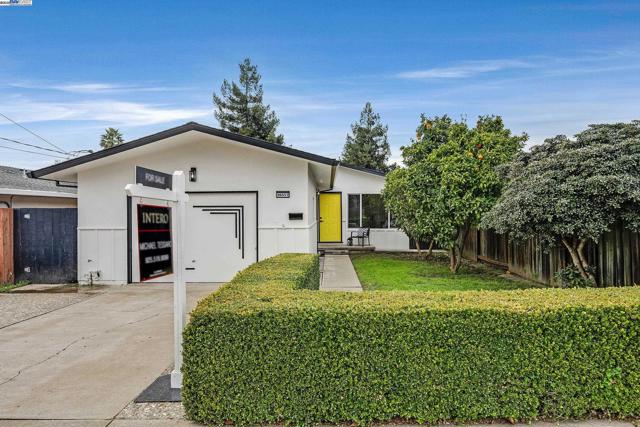 36517 Cherry St, Newark CA: https://media.crmls.org/mediaz/b0f50f3d-bc07-4bcd-a218-571835dd5a1a.jpg