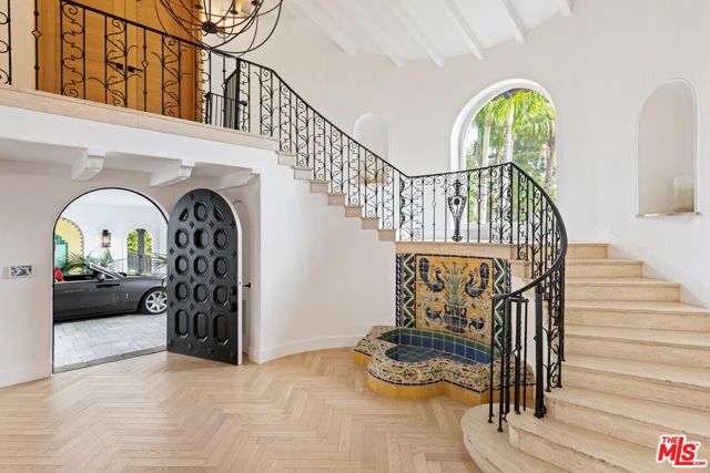 9451 Sunset Boulevard, Beverly Hills CA: https://media.crmls.org/mediaz/b0f51c17-6353-4cde-92bb-6875555d4488.jpg