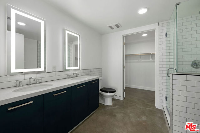 1250 N Fairfax Avenue, West Hollywood CA: https://media.crmls.org/mediaz/b0f5be8f-d40a-4bc0-8152-931fc063796c.jpg