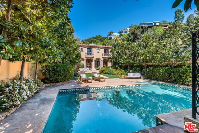 1549 Lindacrest Drive, Beverly Hills CA: https://media.crmls.org/mediaz/b0f6392e-eb88-4c96-a03f-b34cd5e88618.jpg