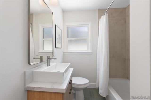 4118 39Th St, San Diego CA: https://media.crmls.org/mediaz/b0f7108c-f54f-4c38-88e9-3ea861cf604e.jpg
