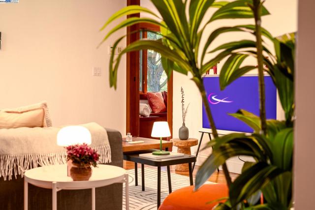 351 El Toyonal, Orinda CA: https://media.crmls.org/mediaz/b0f7410c-0ed4-4224-86fe-e91c63ef39ff.jpg