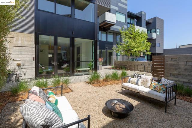 809 Folger Ave, Berkeley CA: https://media.crmls.org/mediaz/b0f7a11e-5d21-4685-9c13-1a7cdee9ba46.jpg
