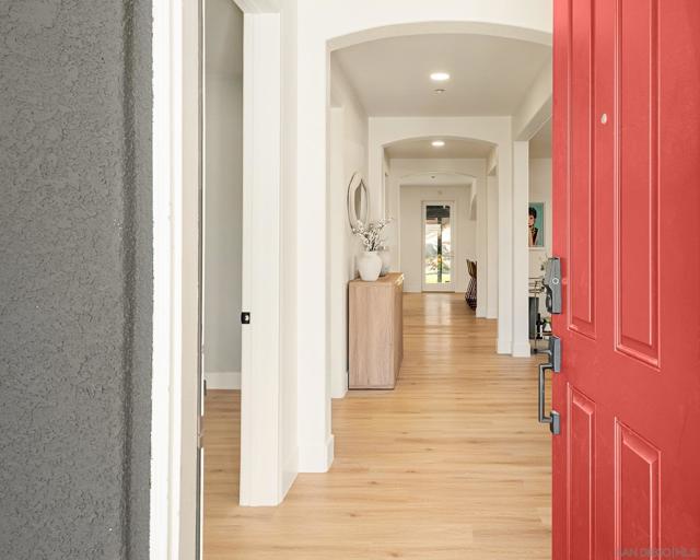 10528 Pinion Trl, Escondido CA: https://media.crmls.org/mediaz/b0f7fc45-0501-4df1-8f04-38bed0a3c26d.jpg