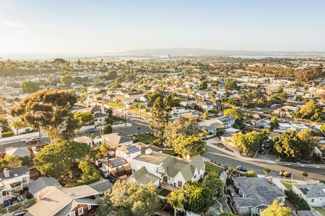 3951 Atascadero Drive, San Diego CA: https://media.crmls.org/mediaz/b0f85268-288d-46a2-b6ae-96dcb6e1df9f.jpg
