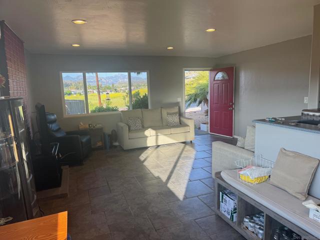 12710 Montauk St, Poway CA: https://media.crmls.org/mediaz/b0f85899-7dd0-4617-bbac-711fa051ced2.jpg