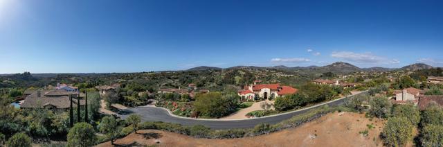 6241 Strada Fragante, Rancho Santa Fe CA: https://media.crmls.org/mediaz/b0f87a2a-91ce-4416-8313-f61c901d101f.jpg
