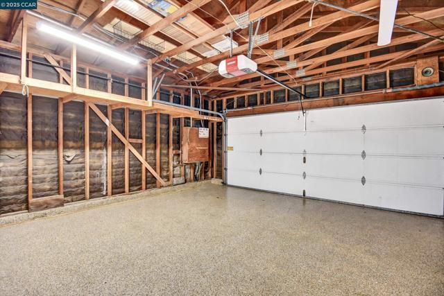 423 Casa Del Mar Dr, Half Moon Bay CA: https://media.crmls.org/mediaz/b0f8a519-2cd1-49d9-a321-591c210eb3ce.jpg