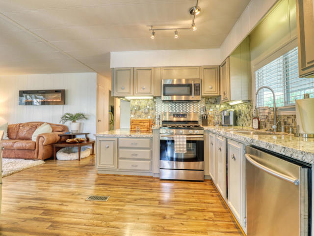 51555 Monroe St. #18, Indio CA: https://media.crmls.org/mediaz/b0f8f73b-01d9-4035-8ec5-17c41c31bc8b.jpg