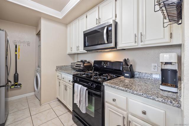 2914 Elm Tree Ct, Spring Valley CA: https://media.crmls.org/mediaz/b0f8fc89-2ce3-461a-958e-200c0aac1216.jpg