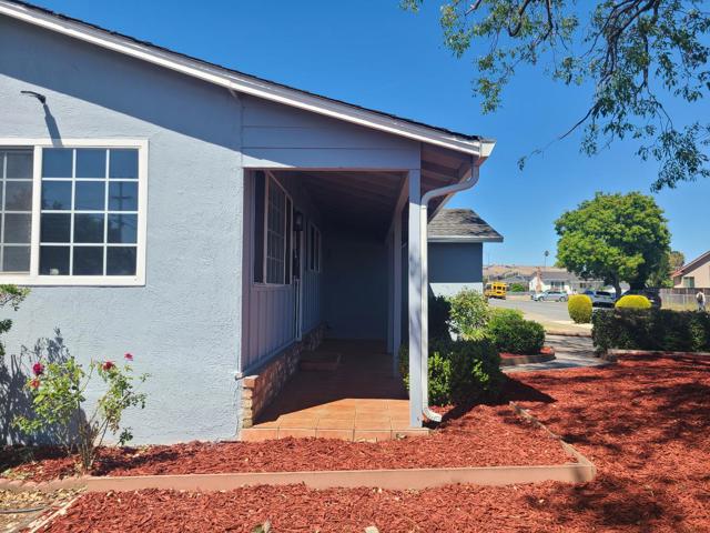 4879 Boone Drive, Fremont CA: https://media.crmls.org/mediaz/b0f9678d-d73c-4680-8c8a-78b2d04e6624.jpg