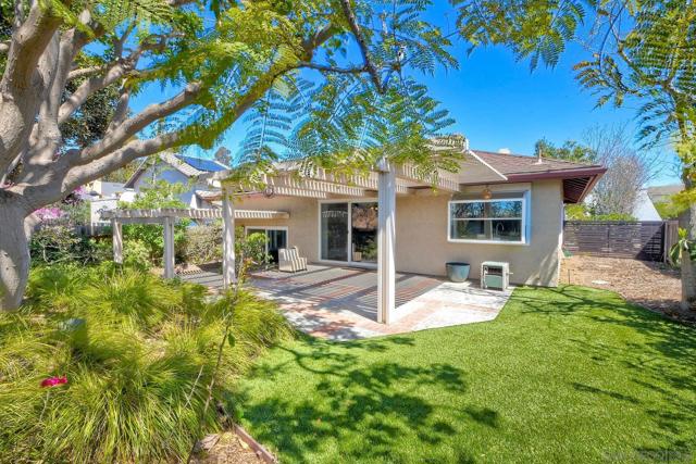 10434 Woodchuck Pt, San Diego CA: https://media.crmls.org/mediaz/b0f9c88f-8cfd-45c8-b32e-6b60563a42db.jpg