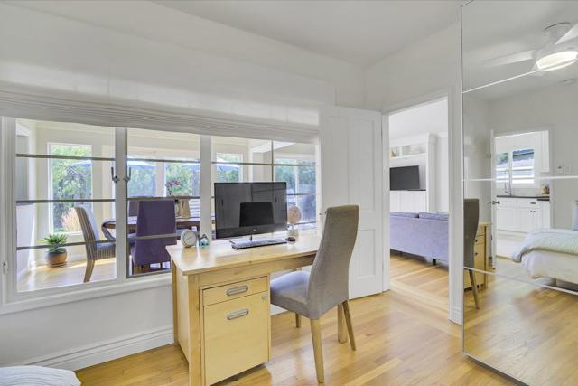 192 Oak Court, Menlo Park CA: https://media.crmls.org/mediaz/b0f9ceb7-a7c4-4446-b252-1b15ff029e74.jpg