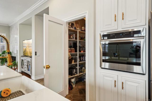 Detail Gallery Image 10 of 35 For 32555 Safflower St, Winchester,  CA 92596 - 5 Beds | 5 Baths
