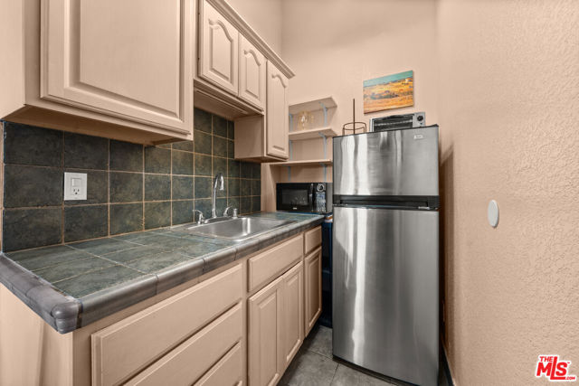 216 Montreal Street, Playa del Rey CA: https://media.crmls.org/mediaz/b0fa0b54-ddba-43be-9c71-86eb85e5152f.jpg