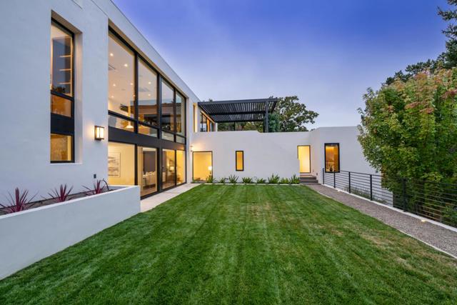 5 Drayton Road, Hillsborough CA: https://media.crmls.org/mediaz/b0fa1109-c0b1-4e5b-9b00-f7d570521233.jpg