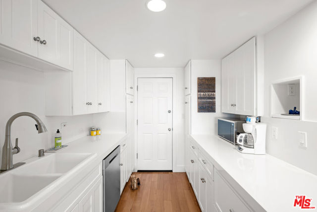 23908 De Ville Way, Malibu CA: https://media.crmls.org/mediaz/b0fa6149-e2c6-4202-8896-2d406b201aa8.jpg
