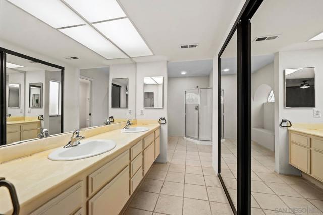 13810 Riverhead Ct, San Diego CA: https://media.crmls.org/mediaz/b0fa901a-1f8b-4b44-b04a-55718beafe2e.jpg