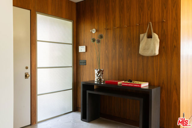 5514 Ridge Oak Drive, Los Angeles CA: https://media.crmls.org/mediaz/b0fa9818-7cdb-438e-a3ca-2aa6db3518c7.jpg