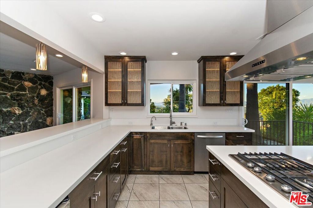 15451 Longbow DriveSherman Oaks img 25